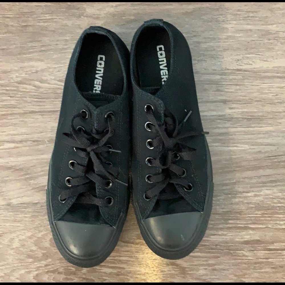 Black converse!!